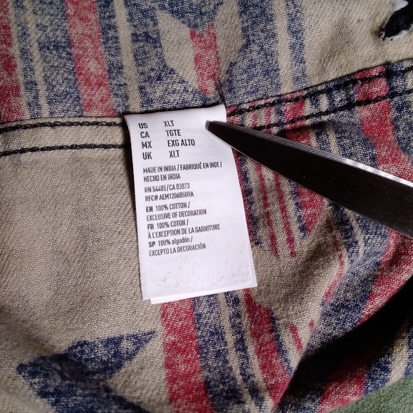 AMerican Eagle Aztec Tribal print button up long sleeve collared shirt X… - Picture 13 of 16